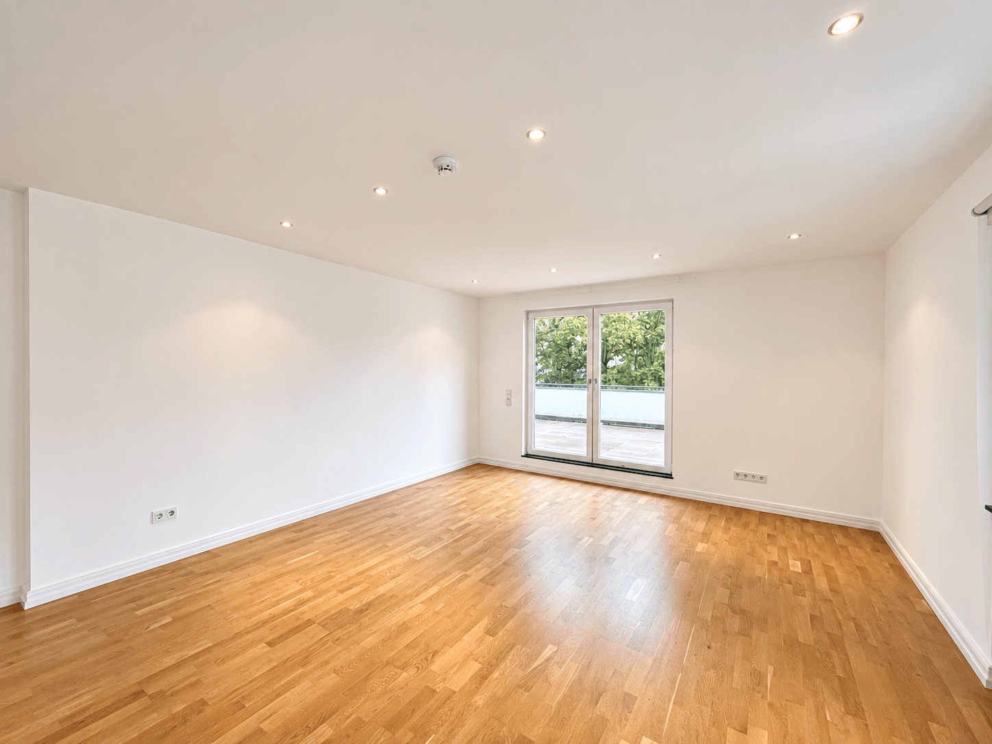 Wohnraum des Studios mit Terrasse